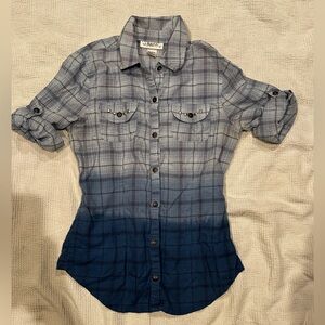 Women’s Blue Ombre Plaid Fitted 100% Cotton Button-Up Shirt